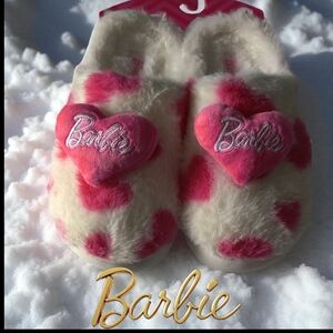 NEW!!  BARBIE HEARTS Fluffy Slippers Pink / White - Sz M (6.5 - 7.5)